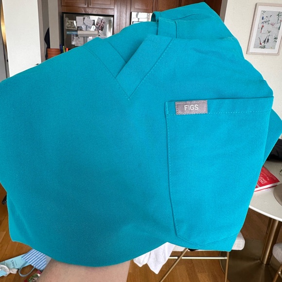FIGS Aqua Technical Scrub Set - Picture 2 of 4